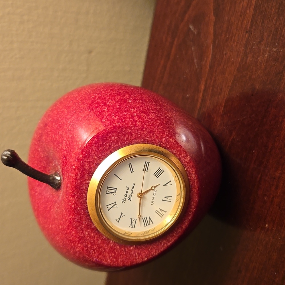 Vintage Red Apple Clock Mini Desk Clock